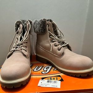 New with tags women’s 6 inch convoy fur pink Lugz boots